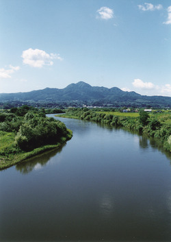 009.名川09 ながわ大橋から見た名久井岳と馬淵川