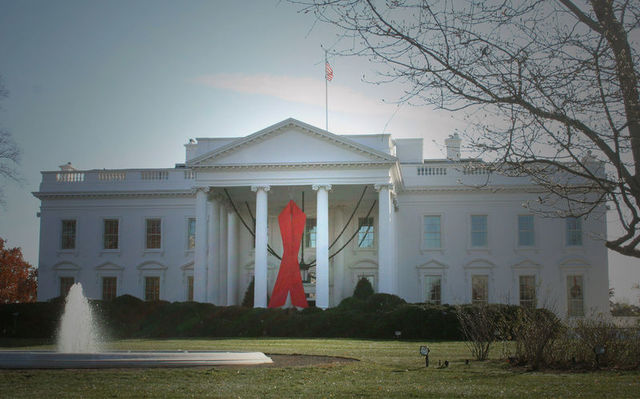 800px 20071201 white house world aids day